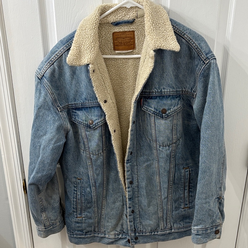 Vintage Levi’s Women's Blue Denim Sherpa Jacket